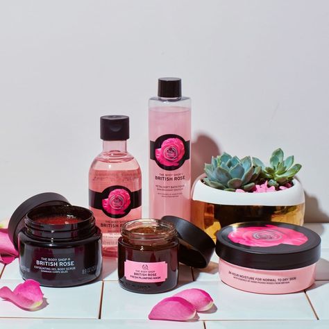 Body Shop Skincare, Bath Scrub, Rose Skincare, British Rose, Rose Mask, Body Shop At Home, Summer Lifestyle, Bath And Body Works Perfume, Bubble Bath