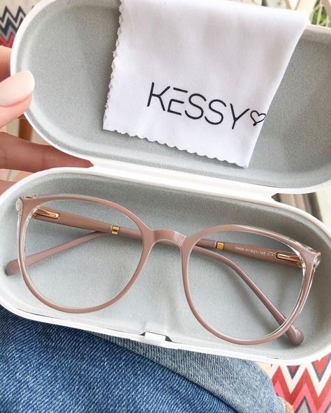 Glasses Frames For Girl, Clear Glasses Frames Women, Glasses Women Fashion Eyeglasses, Cute Glasses Frames, Classy Glasses, Glasses Frames Trendy, Fancy Glasses, Glasses Inspiration, Clear Glasses Frames