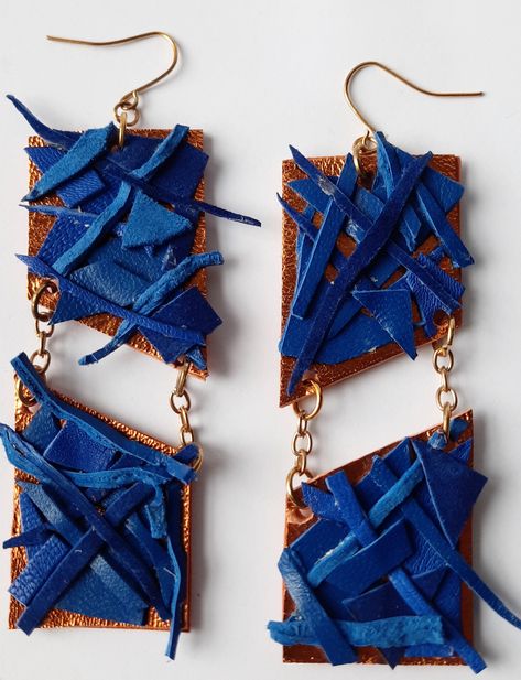 Chain-me earrings Orange and blue leather, funky dangles 100% unique, handmade and designed by me 😄 Metallic orange leather base, featuring tiny pieces of blue leather types and textures.  This earing is split in 2 parts that are linked with golden - tone chains, finished with golden-toned ear hooks. This design is really cool and fun, perfect to wear for a party or to add some fun to your everyday outfit.   They are also incredibly lightweight you can wear them all day without realising they a African Jewelry Earrings, Afro Jewelry, Leather Types, Diy Gifts To Sell, Metallic Orange, Earrings Funky, Diy Leather Earrings, Leather Jewelry Diy, Leather Jewellery