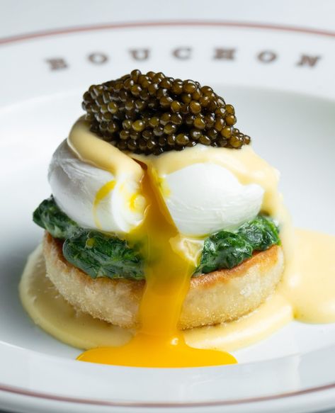 Eggs Florentine with caviar Egg Sauce, Eggs Florentine, Caviar Recipes, Food Cart Design, Sauce Hollandaise, Bistro Food, Creative Food Art, Food Fantasy, Poached Egg