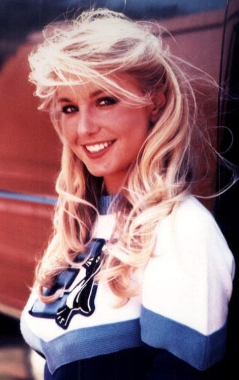 Heather Thomas Scott Baio, The Fall Guy, Heather Thomas, Blonde Hair Looks, Famous Women, Classic Beauty, American Actress, Celebrities Female, Hair Looks