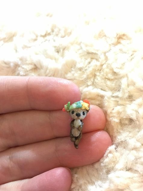 Otter Polymer Clay, Clay Otter, Polymer Clay Ornaments, Clay Diy Projects, How To Make Clay, Clay Crafts Air Dry, Polymer Clay Diy, Polymer Clay Animals, Clay Figurine