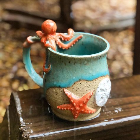 Octopus Ceramic Mugs, Ocean Mug Ceramics, Mug Ideas Pottery, Pottery Octopus, Octopus Pottery, Ceramic Octopus, Octopus Mug, Ocean Mug, Creative Mugs