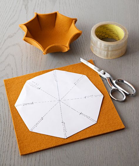 felt-diy-projects-4836911e Easy Felt Crafts, Octagon Pattern, Felted Bowls, Fall Craft, Felt Sheets, Felt Food, Felt Patterns, Felt Diy, Felt Toys