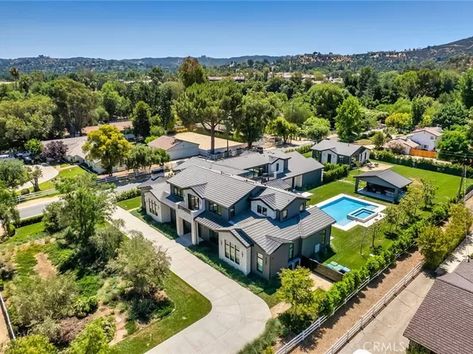 Hidden Hills Homes, Kylie Jenner Hidden Hills House Bloxburg, Mansion In The Hills, Hidden Hills Mansion Floor Plan, Hidden Hills Mansion, Kylie Jenner Hidden Hills Mansion, Mansion In Beverly Hills, Horse Arena, House Arch Design