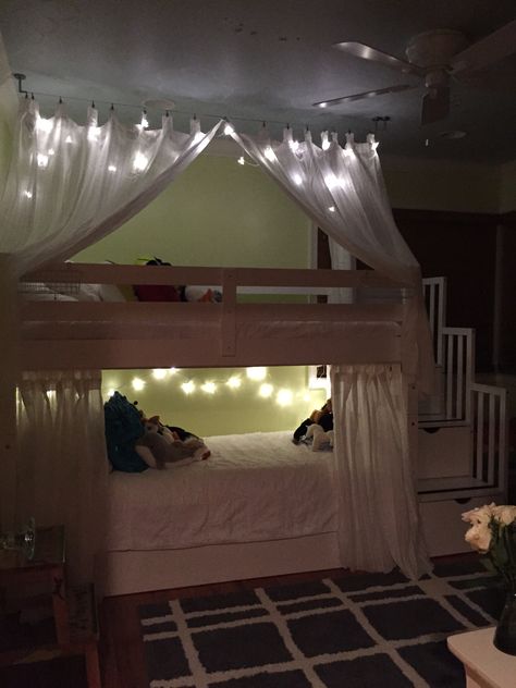 Aesthetic Room Ideas Bunk Beds, Bunk Room Ideas Aesthetic, Bunk Bed Rooms Aesthetic, Tiny Bedroom Bunk Bed Ideas, Canopy Bunk Bed Ideas, Canopy Over Loft Bed, Aesthetic Bedroom Bunk Bed, Bunk Bed Rooms Ideas Aesthetic, Teenager Bunk Bed Ideas