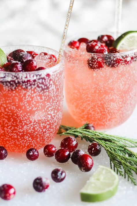 Mistletoe Margaritas, Mistletoe Margarita, Homemade Mulled Wine, Spicy Margarita Recipe, Christmas Recipes For Kids, Spicy Margarita, Best Cocktail Recipes, Frozen Cocktails, Frozen Cranberries