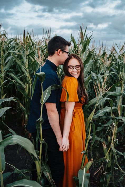 Field Engagement Photos, Field Photoshoot, Pumpkin Pictures, Corn Field, Field Wedding, Engagement Shots, Engagement Session Outfits, Photoshoot Concept, Blog Inspiration