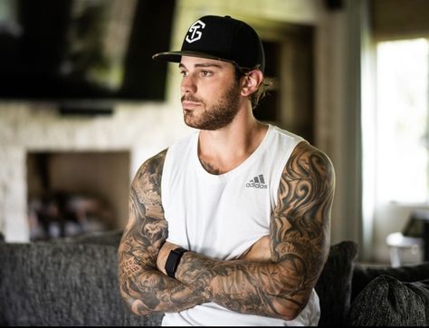 Hot Hockey Players, Tyler Seguin, Character Inspiration Male, Beard Lover, Nhl Players, November 30, Find Someone Who, Athletic Men, Find Someone