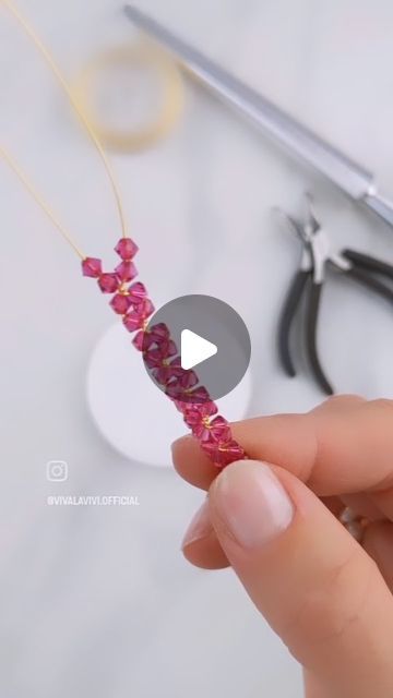 How To Wire Wrap A Bead Ring, How To Make Adjustable Wire Rings, Diy Pearl Ring Tutorial, How To Make A Wire Ring Beads, Adjustable Wire Ring Tutorial, Diy Bracelets Tutorials, Ring Tutorial, Handmade Jewelry Diy, Ring Sizer