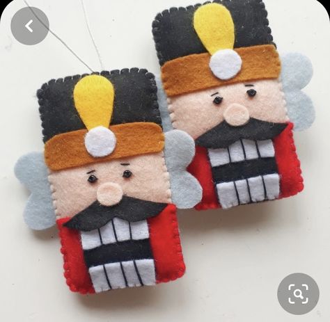 Nutcracker Ornaments Diy, Nutcracker Crafts, Nutcracker Christmas Tree, Diy Felt Christmas Ornaments, Chirstmas Decor, Retro Christmas Decorations, Diy Christmas Garland, Felt Crafts Christmas, Christmas Felt