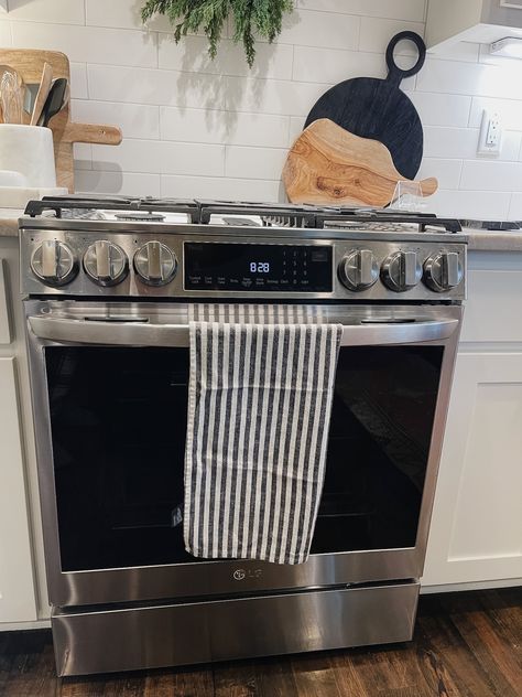 How to Style the Stove Area - Life Love Larson Behind The Oven Decor, Decorate Behind Stove, Behind Oven Decor, Decor Behind Stove, Above The Stove Decor, Behind Stove Decor, Kitchen Stove Decor, Style Countertops, Marble Utensil Holder