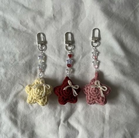 Crochet Small Keychain, Handbags Patterns, Crochet Fairy, Crochet Keychain Pattern, Small Crochet, Crochet Shop, Crochet Business, Crochet Design Pattern, Crochet Stars