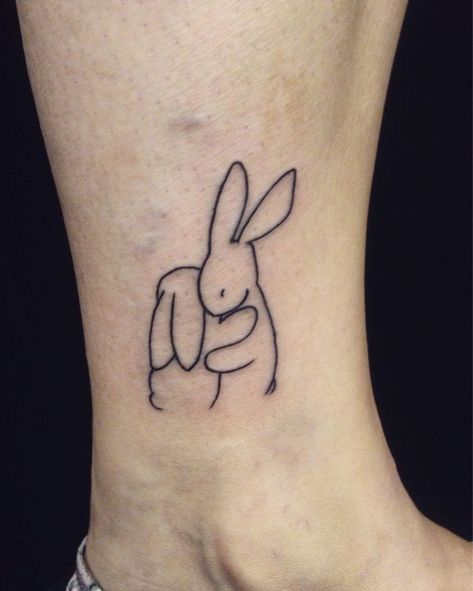 Little Tattoos, Bunny Tattoo Small, Hase Tattoos, White Rabbit Tattoo, Bunny Tattoo, Rabbit Tattoo, Rabbit Tattoos, Парные Тату, Tattoos For Daughters