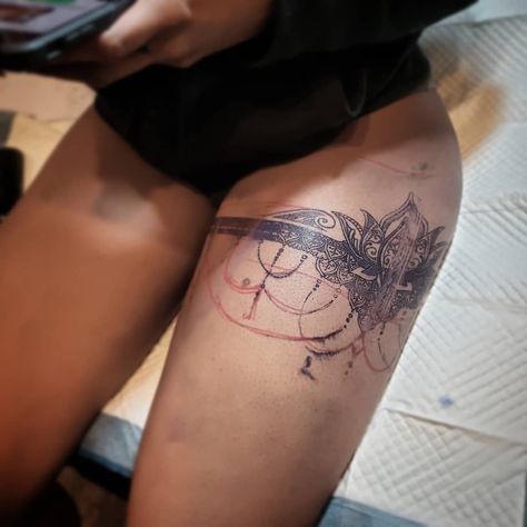 Marc Rubiano on Instagram: “Todays jam is a #gartertattoo #legtattoo #thightattoo #mandala #garter 😎shes a boss ... .. ... 📩 currently Booking Jan dates ❄ Re: Marc <<…” Garter Tattoo Designs, Least Painful Tattoo, Garter Belt Tattoo, Lace Thigh Tattoos, Lace Garter Tattoos, Thigh Garter Tattoo, Corset Tattoo, Back Of Leg Tattoos, Clavicle Tattoo