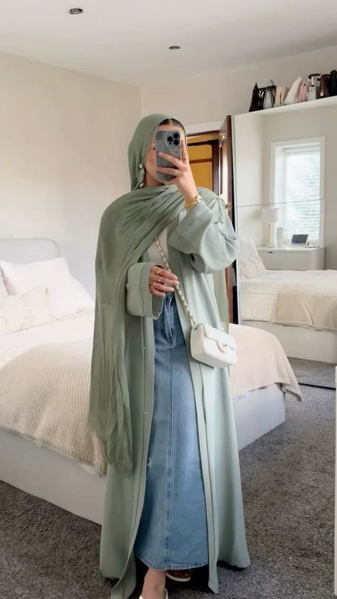 Open Abaya Outfit Casual, Modal Hijab Aesthetic, Hijab Fashion Inspiration Summer 2024, Hijabi Abaya Outfits, Abayas Outfit, Open Abaya Outfit, Long Dresses Hijab, Casual Abaya Outfits, Modest Hijab Outfits