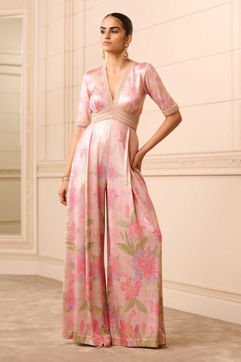 Indian Style Jumpsuit, Jumpsuits For Women Indian Wedding, Floral Indo Western Outfits, Printed Indo Western Outfits, Ethnic Jumpsuits For Women, Indo Western Wedding Outfits Women, Desi Jumpsuit, Indo Western Outfits For Women Wedding, Designer Indo Western Outfits For Women