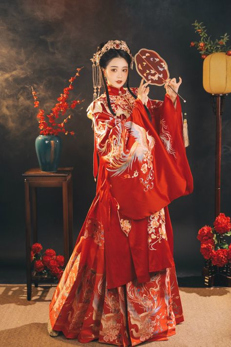 hanfu gallery (chinese hanfu by 花仙记) Asian Cultural Clothes, Traditional East Asian Fashion, Chinese Robes Traditional, Chinese Wedding Dress Traditional Hanfu, Chinese Clothes Traditional, Ancient Chinese Clothing Woman, Chinese Fashion Traditional, Chinese Outfits Traditional, Traditional Chinese Outfit