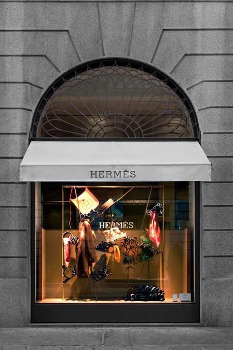 Hermes Window, Store Facade, Hermes Store, Retail Facade, Shop Facade, Motif Art Deco, Store Interiors, Shop Window Design, Shop Fronts