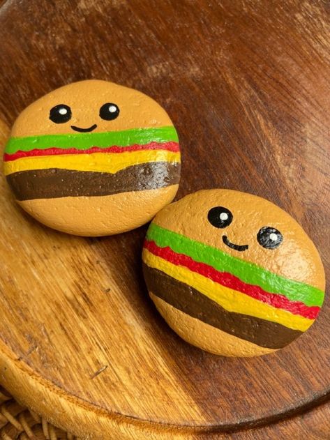 Draw On Rocks Ideas, Easy Paint Rocks Ideas, Creative Rock Painting, Cute Painting Rocks Ideas, Painting Ideas For 3 People, Painting On A Rock, Rocks To Paint Ideas, Painted Rocks Kids Food, What To Draw On Rocks