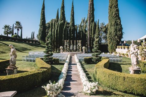 Wedding Venue Mansion, Regal Wedding Theme, Glamorous Outdoor Wedding, Grand Island Mansion, Italian Wedding Venues, Mansion Wedding Venues, Wedding Dining, Black And White Wedding Theme, Grand Isle