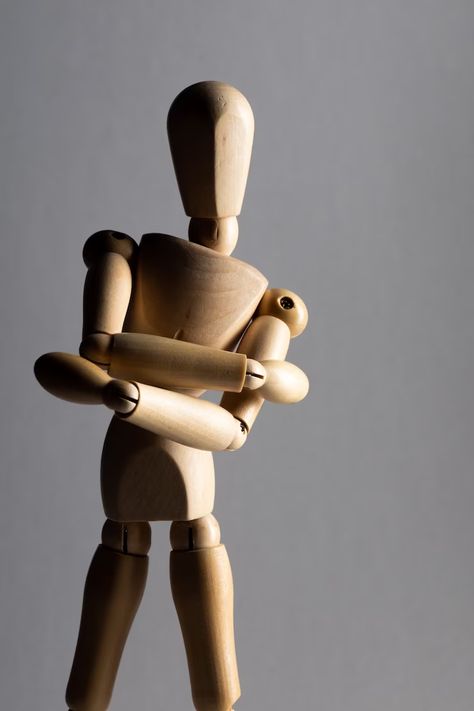 Free Photo | Vertical closeup shot of a wooden pose doll with crossed arms standing in the shade Artist Mannequin, Crossed Arms, Pose Dolls, Human Drawing, Wooden Dolls, Art Poses, Wooden Art, The Shade, Video Tutorials