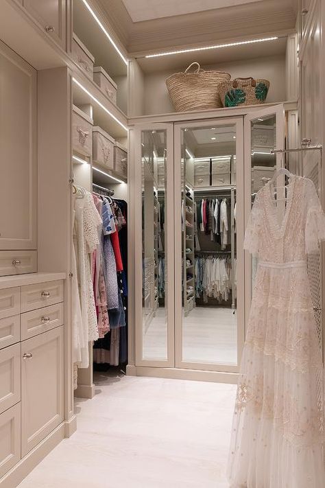 Closet Doors Painted, Mirrored Closet, Beautiful Beach Houses, Closet Mirror, Built In Dresser, Mirror Closet Doors, Armoire Dressing, Dream Closet Design, Walk In Closet Design