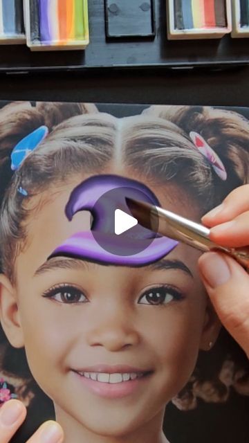 how to paint a Speedy Witch for Halloween Halloween Face Paint Tutorial, Witches Face Makeup, Quick Halloween Face Paint Ideas, Halloween Face Paint Pumpkin, Quick Halloween Face Paint, Witch Face Paint Kids, Halloween Witch Face Paint, Face Paint Set Up, Face Paint Videos