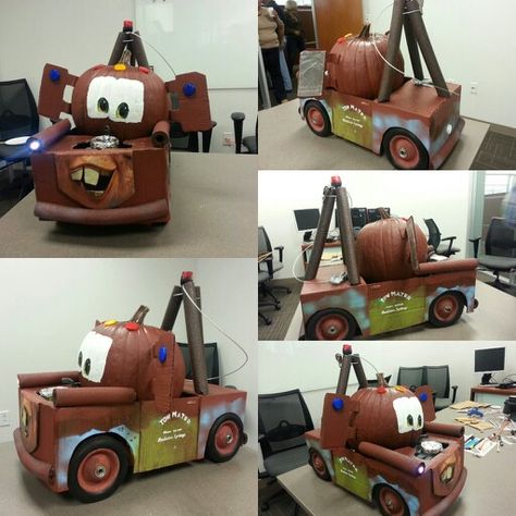 Tow Mater Pumpkin Tow Mater Pumpkin, Mater Pumpkin, Fun Pumpkin Carving, Story Book Pumpkin, Pumpkin Decorating Diy, Creative Pumpkin Decorating, Creative Pumpkin Painting, Character Pumpkins, Pumpkin Decorating Contest