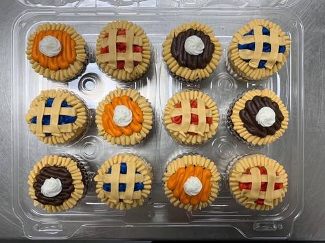 Mini Pie Cupcakes, Thanksgiving Cakes And Cupcakes, Pie Themed Cupcakes, Pie First Birthday Party Ideas, Fun Thanksgiving Cupcakes, Thanks Giving Cupcakes Ideas, Pie Cupcakes Decorated, Cake That Looks Like Pie, Thanksgiving Themed Cupcakes