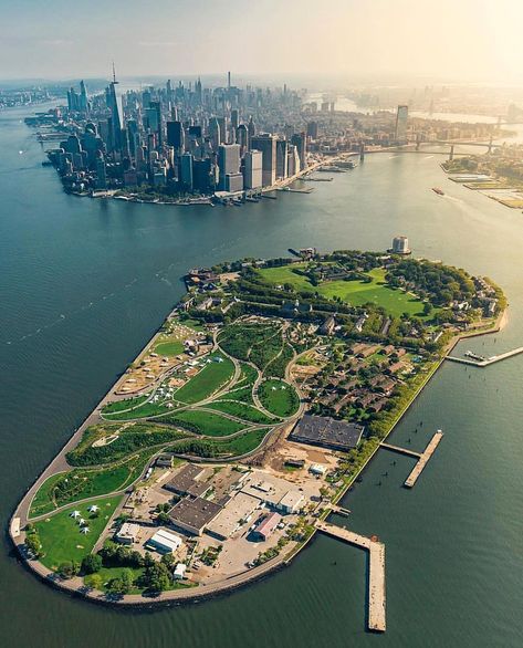 New York Boss Lifestyle, Governors Island, Nyc History, New York City Photos, New York City Travel, Ny City, Nova York, American Cities, Road Trip Usa