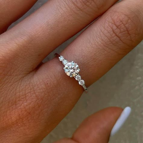 Wedding Ring Accent Band, White Gold Single Diamond Ring, Good And Silver Engagement Ring, Unique Delicate Engagement Rings, Small Round Engagement Rings, Small Simple Engagement Rings White Gold, Pretty Simple Wedding Rings, Dainty Yellow Gold Engagement Ring, Small Circle Engagement Rings