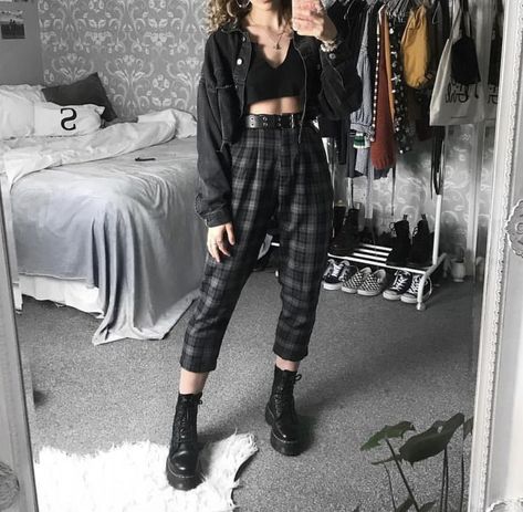 Edgy Grunge Outfits, Grunge Style Outfits, Edgy Fashion Outfits, Looks Country, Street Style Grunge, Fashion Bottoms, Grunge Look, Alt Fashion, Mode Inspo