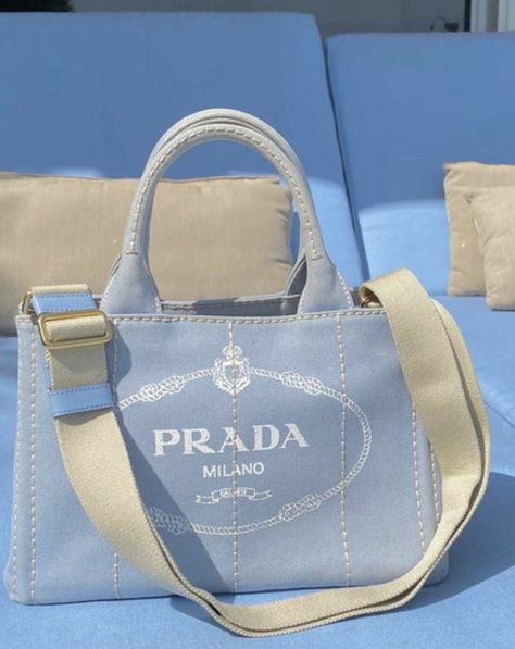 𝑝𝑖𝑛𝑡𝑒𝑟𝑒𝑠𝑡: ���𝑠 𝑢 𝑚 𝑚 𝑒 𝑟 Baby Blue Aesthetic, Aesthetic Bags, Luxury Purses, Fancy Bags, Aesthetic Pink, Pretty Bags, Cute Purses, Chanel Deauville Tote Bag, Cute Bags