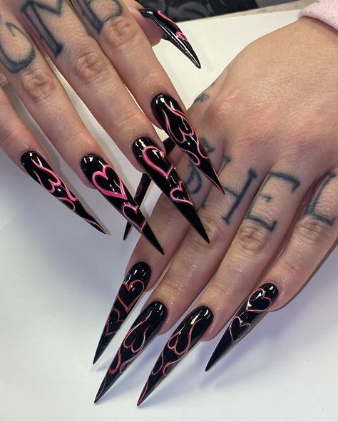 Birthday Nails Stilleto, Gothic Valentines Nails, Long Sharp Nails, Vampire Nails, Acrylic Nails Stiletto, Stilleto Nails Designs, Halloween Nails Easy, Sharp Nails, Punk Nails