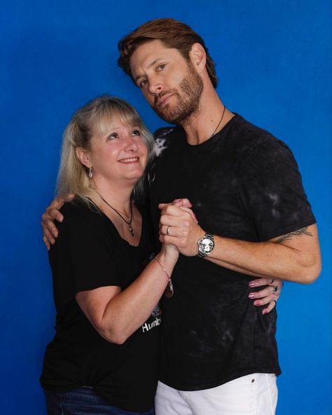 Soldier Boy, Danneel Ackles, Supernatural Convention, Texas Ranch, Supernatural Cast, Red Hood, Kissing Him, Photo Op, Big Sky