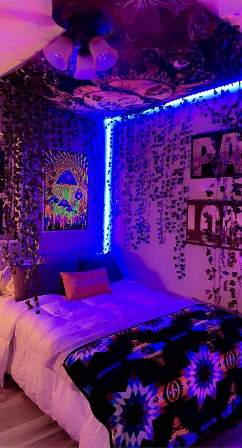 Scene Room, Room Organization Bedroom, Room Cute, Dream Bedroom Inspiration, Neon Bedroom, Room Decoration Ideas, Hippie Room Decor, Luxury Room Bedroom, Cute Room