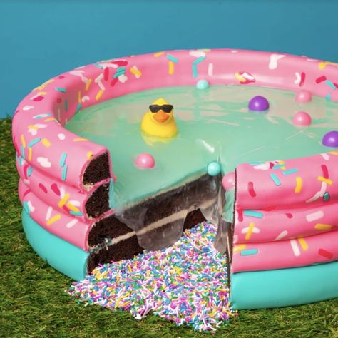 Fondant Pool Float, Barbie Pool Party Cake Ideas, Pool Theme Cake Pops, Bright Colored Birthday Cake, Water Slide Birthday Cake, Water Park Cake, Is It Cake Birthday Party, Water Themed Cake, Summer Theme Birthday Cake