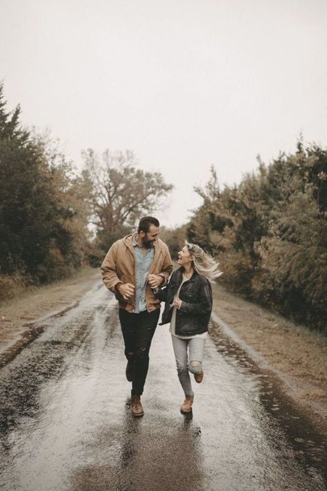 A fun outdoor engagement shoot with Kim and Stasen on a rainy day. Click to see more from this moody Oklahoma Engagement Session #engagement #couplegoals Photoshoot Rainy Day, Rainy Photoshoot, Rainy Engagement Photos, Rainy Photos, Rainy Day Photos, Rainy Day Photography, Outdoor Engagement Photos, Photography Couple, Day Photography