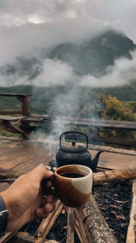 Foto Kopi Aesthetic, Kopi Starbucks, Kopi Aesthetic, Photoshoot Tips, Bushcraft Shelter, Caricature Wedding, Mountain Aesthetic, Fairytale Aesthetic, Camping Aesthetic