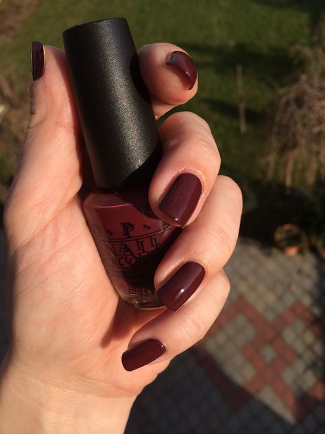 OPI – Can you Tapas This? ... Brownish red with just a hint of plum. With this one I had to go with three coats to get rid of streaks because the formula was a bit runny. Definitely reminds me of chocolate and I just love chocolate! Liver Color Nails, Opi Brown Red Nail Polish, Bergandi Nails, Maroon Nail Paint, Plum Brown Nails, Brownish Purple Nails, Cherry Mocha Nails Opi, Dark Copper Nails, Brown Maroon Nails