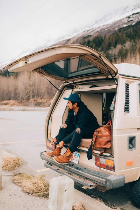 Car Camping 101: 17 Tips On Sleeping In Your Car Comfortably & Safely - The Mandagies Road Trip Questions, Renee Roaming, Sleeping In Your Car, Cooking Camping, Vw Westfalia, Vintage Desert, Camping 101, Suv Camping, Road Trip Routes