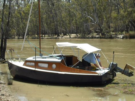 Conversion from trailer-sailer to low power motor boat | Boat Design Net Tiny Mobile House, Runabout Boat, Motor Boat, Fast Boats, Classic Motors, Beach Cruiser, Sail Boat, Motor Yacht, Row Boat