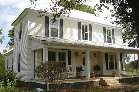 Front View Senoia Georgia, 1920s Farmhouse, 1900s House, Colonial Windows, 1900 Farmhouse, Wood Walls Bedroom, House Plans Colonial, 1900s Home, Craftsman Farmhouse