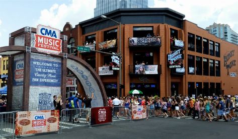 Cma Fest Nashville, Cma Fest Outfit, Real Country Music, Nashville Hotels, Nashville Vacation, Cma Fest, Easton Corbin, Riff Raff, Dierks Bentley