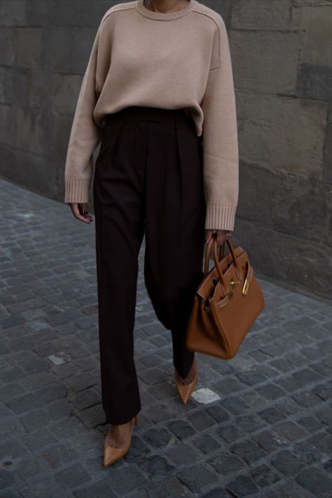 Brown Pants Outfit For Work, Brown Trousers Outfit Women, Brown Trousers Outfit, Spring Neutrals, Wide Leg Trousers Outfit, Pant Outfits For Women, Brown Pants Outfit, Pants Outfit Work, Dress Pants Outfits