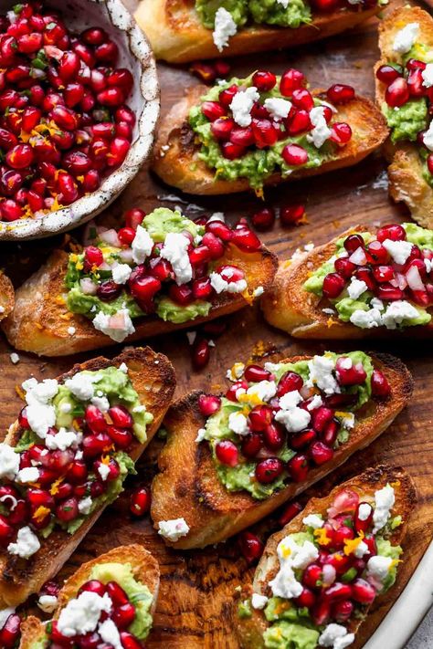 christmas appetizers- Avocado Toast with Pomegranate Salsa Avocado Toast With Pomegranate Salsa, Christmas Avocado Toast, Christmas Recipes Aesthetic, Pomogranette Recipes, Holiday Hors D’oeuvres, Holiday Hummus, Pomegranate Ideas, Healthy Christmas Food, Christmas Salsa