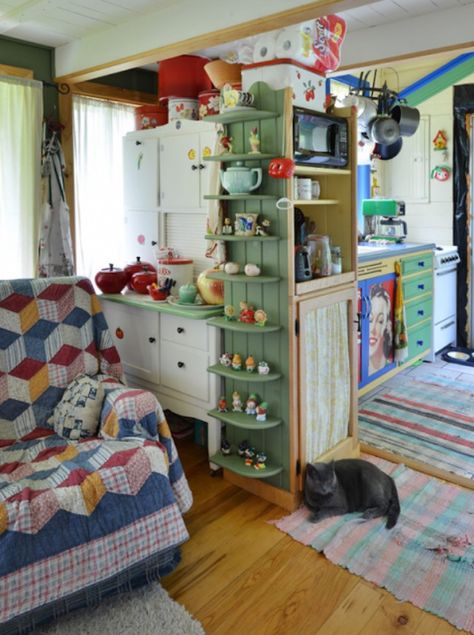 Ohio Couple Spend Six Years Building Eclectic 450 Square Foot Tiny House - This next tiny house really pulled at our heart strings when we learned the story behind it. A sweet couple in Millersburg, Ohio who describe themselves as “old, idealistic dreamers, fresh out of youth,” wanted to downsize from their home but were in no rush to make the move. And so, over the next six years, they built a 450 square foot tiny house and worked on every square inch to make it their own and we love how eclect Tiny Cottages, Rugs Colorful, Whimsical Cottage, Eclectic Cottage, Rich Living, Decor Eclectic, Room Painting, Storybook Cottage, House Aesthetic