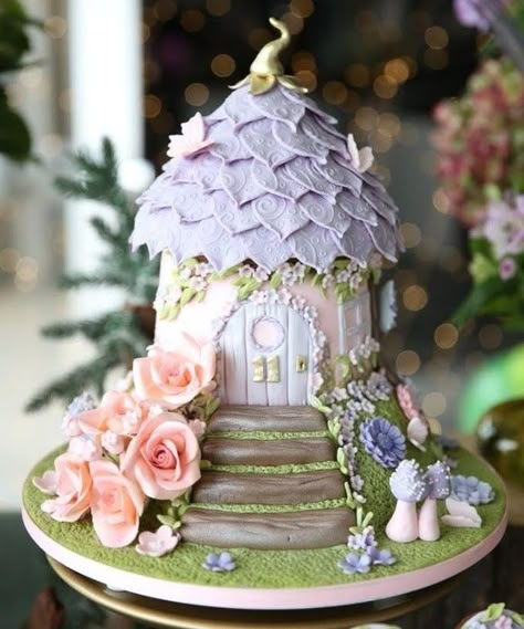 Fairy House Cake, Unique Flower Arrangements, Cookie House, Fairy Cake, House Cake, 1st Birthday Cakes, Fairy Parties, Diy Crafts For Gifts, Love Cake