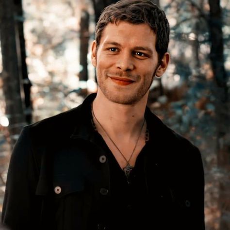 Klaus From Vampire Diaries, Klaus The Originals, The Vampire Diaries Characters, Vampire Diaries Poster, Vampire Love, Vampire Diaries Guys, Vampire Diaries Wallpaper, Original Vampire, Vampire Diaries Cast